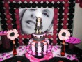 /album/bolos-cenograficos-eva/bolo-fake-balada-teen-pink-e-preto-15-anos-venda-aluguel-bolo-eva-bolo-cenografico-eva-gloriah-eventos-leidiane-alves-jpg/